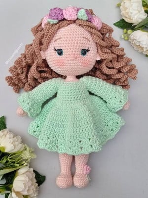 Boneca rosalie amigurumi