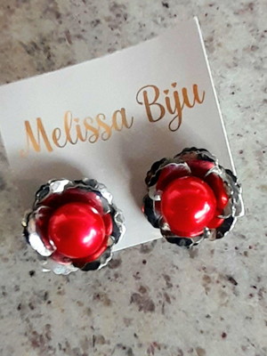 Brinco pérolas vermelho