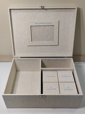 Caixa de recordações do bebê linho por dentro 40x30x14,5cm