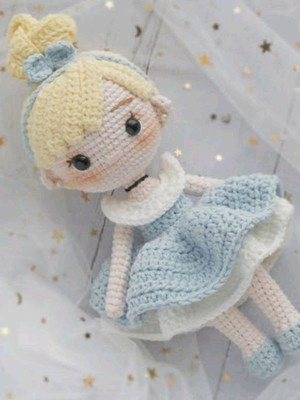 Boneca cinderela em amigurumi