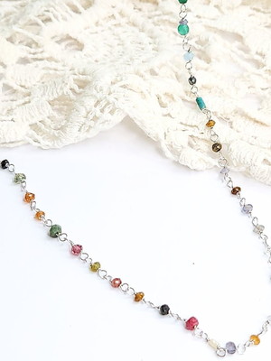 Colar pedras coloridas prata 40cm