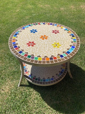 Mesa com mosaico em 2 andares