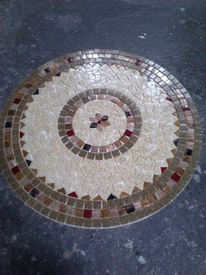 Mesa em ferro com tampo em mosaico