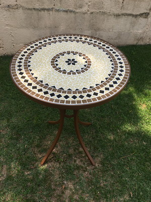 Mesa em mosaico charme