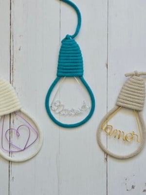 Pendente lampada em tricotin