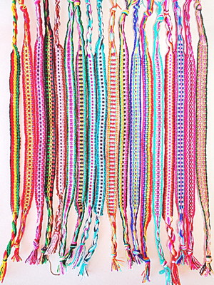 Pulseira hippie reggae com 12 pçs sortidas