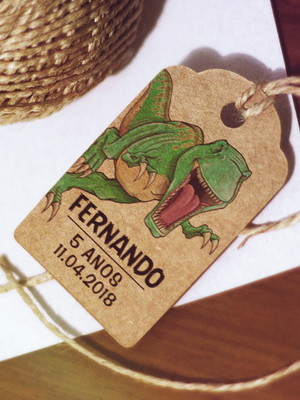 Tag dinossauro + fio de rami