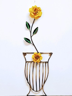 Vaso decorativo com rosa de ferro